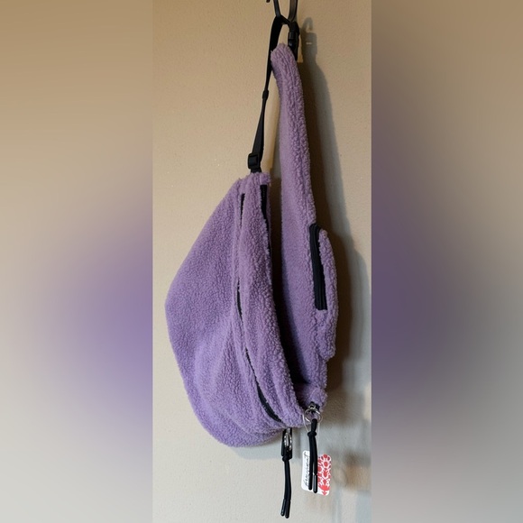 Free People Over Achiever Fleece Sling Bag NWT Steel Purple Lavender - Picture 3 of 5